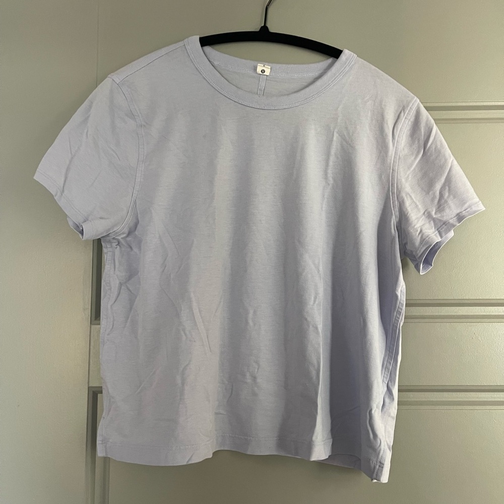 lululemon classic fit cotton blend t-shirt
pastel blue
size 6